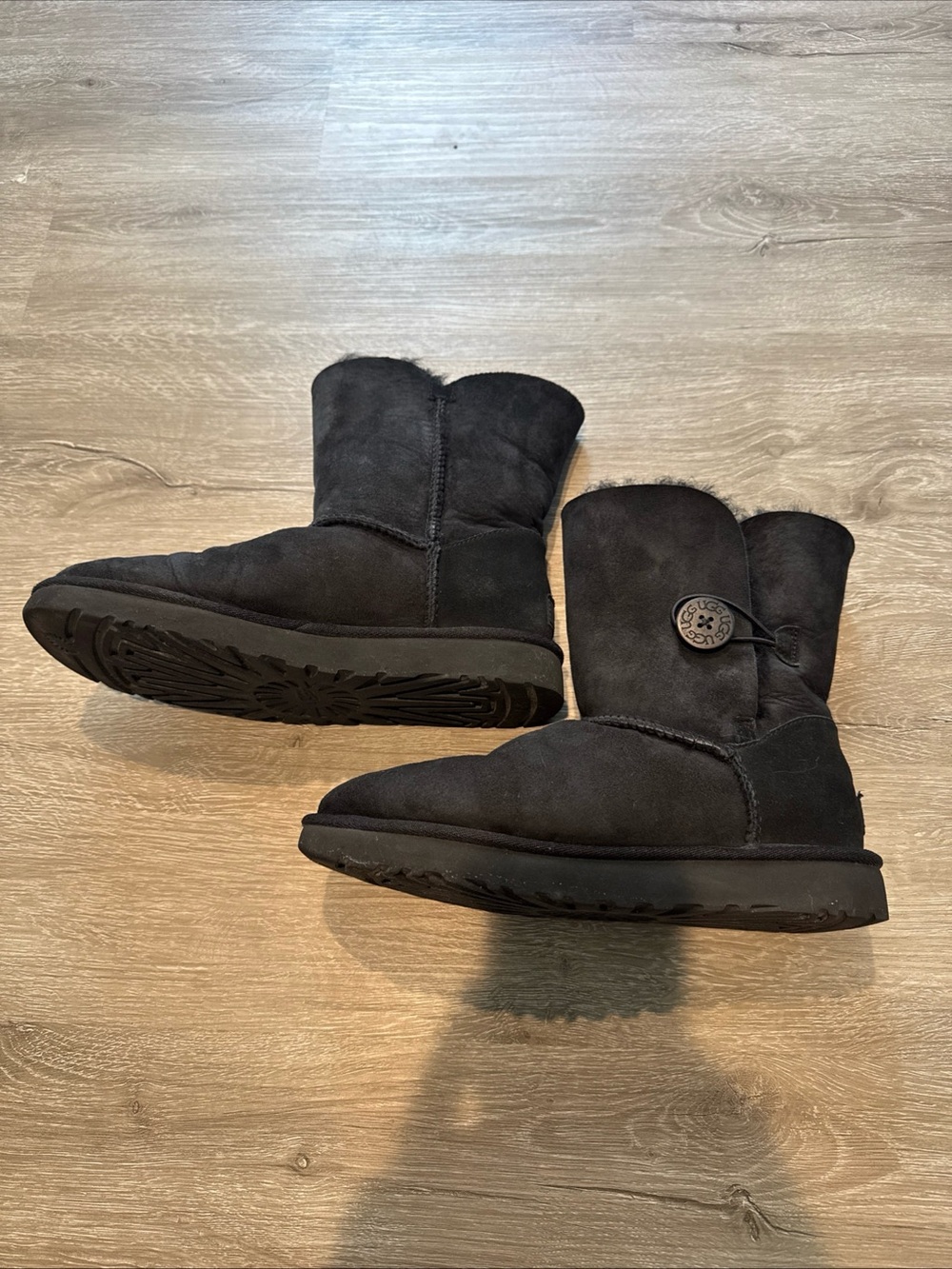 UGG Australian Bailey button size 9